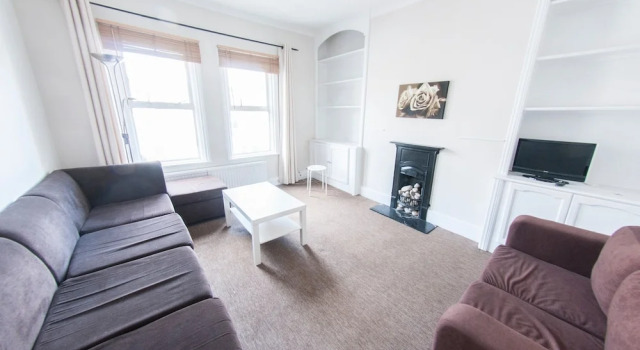 Bright, Spacious 1BR Flat for 2 in Walham