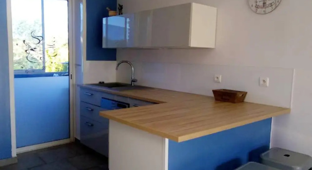 Apartment with 2 Bedrooms in Le Pradet, with Wonderful Mountain View, Furnished Balcony And Wifi - 700 M From the Beach