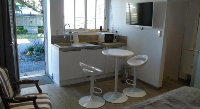 Студия Chambres dHôtes de luxe Côté Parc-Côté Jardin avec parking privé gratuit