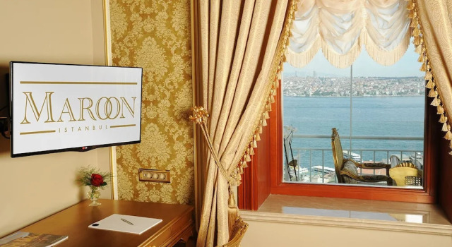 Maroon Bosphorus