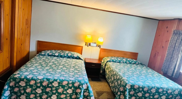 Sun N Snow Hotel, Đặt Khách sạn Cadillac Michigan
