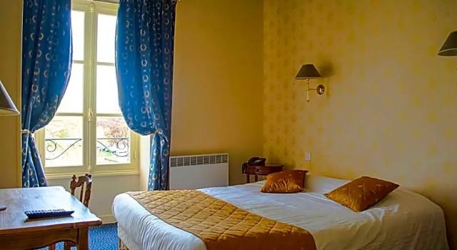 Четырёхместный семейный номер Standard The Originals Boutique, Hôtel Le George , Loches