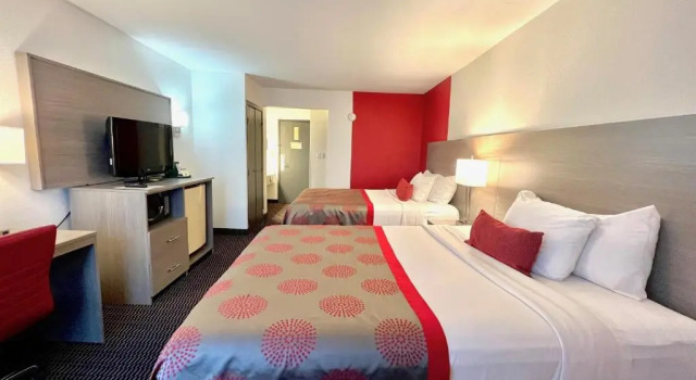 Четырёхместный номер Standard Ramada by Wyndham Columbia