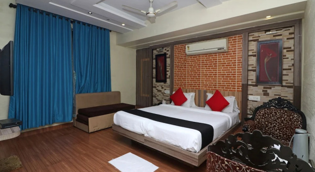 Capital O 18582 Hotel Heaven
