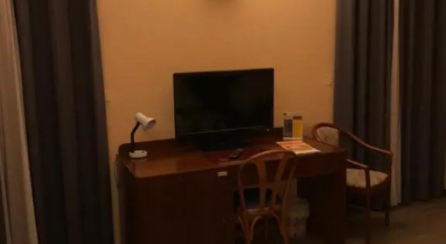 Трёхместный номер Standard с балконом Hôtel Vesuvio