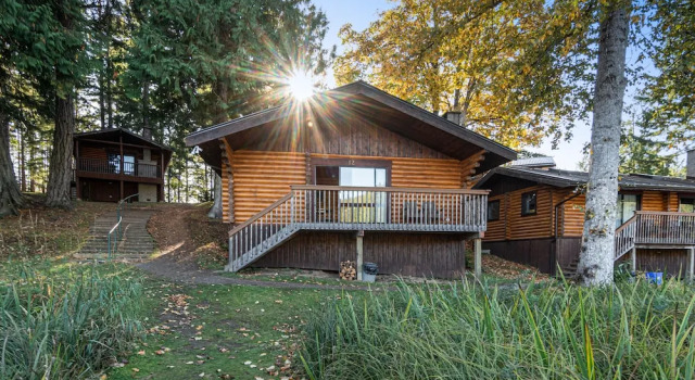 Четырёхместный номер Standard с 2 комнатами Cusheon Lake Resort