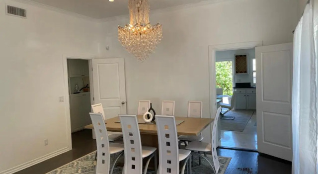 Contemporary 5 bed- 4 bath Beverly Hills Home