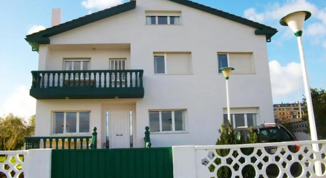 8 bedrooms house at Foz 400 m away from the beach with sea view jacuzzi and enclosed garden, Prenota Hotel Foz 