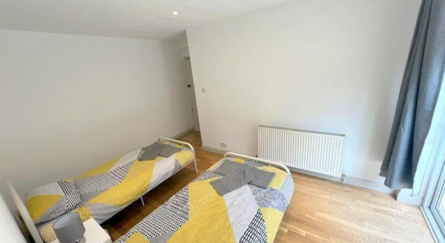 Апартаменты Twin Studio Flat in Sutton - Ground Floor
