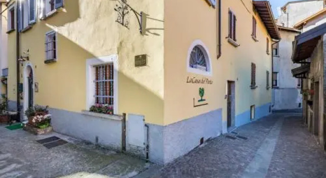 La Casa Del Poeta, Book Hotel Hotels in Dervio with Parking, Parking