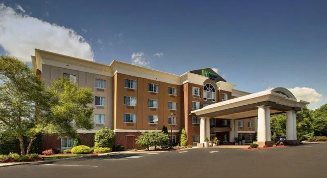Люкс Standard Holiday Inn Express Hotel & Suites Middleboro Raynham by IHG