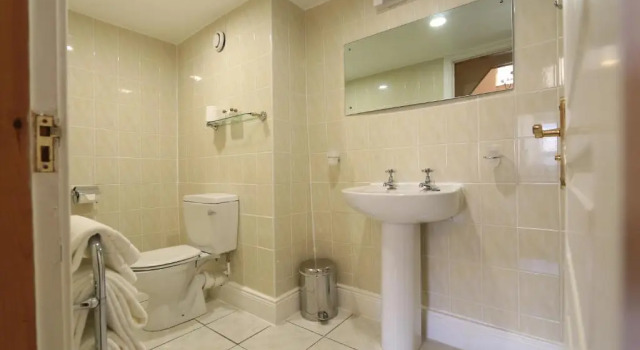 Семейный люкс Centre Of Britain Hotel