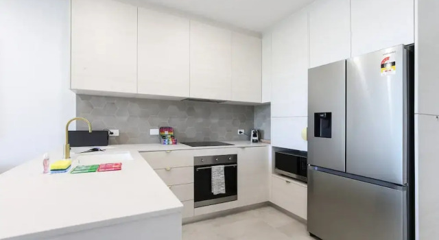 Апартаменты Elegant 2-bed Apartment With Stunning Views