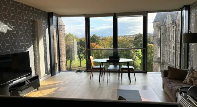Stunning Park View Quartermile Apartment Close Proximity to Castle & University, Забронировать Апартаменты/квартира Эдинбург Midlothian, рядом с Национальный музей Шотландии