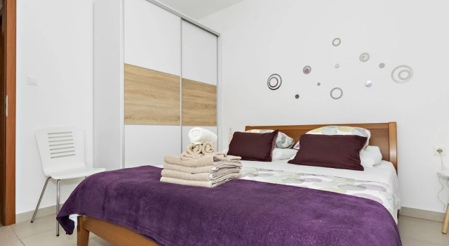 Modern Apartment with Seaview, Private Terrace And Pool,Only 150m From the Beach, Забронировать Апартаменты/квартира Отели Шибеник с бассейном, рядом с Частный Пляж «Ярам Апартментс», Бассейн