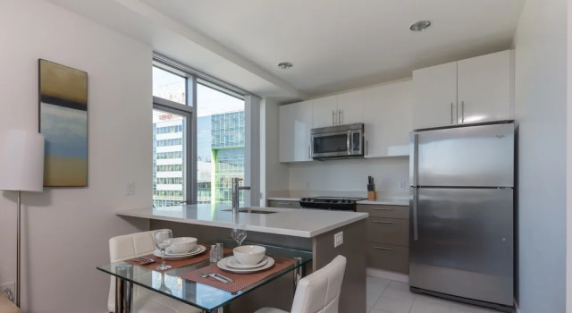 Апартаменты Luxury c 1 комнатой Bluebird Suites in Kendall Square