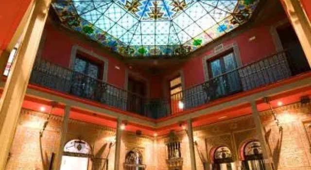 Cats Hostel Madrid Sol, Забронировать Хостел центр города Мадрид, рядом с Дом-музей Лопе де Вега