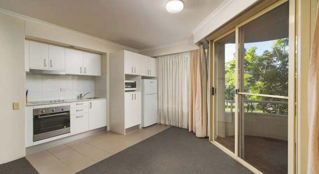 Апартаменты Classic Wahroonga Furnished Apartments