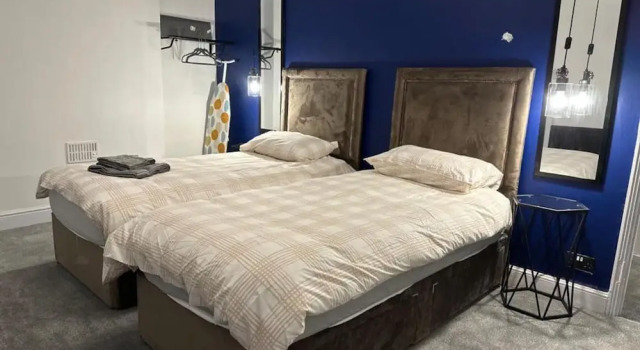 House - Sleeps 5 - Garden - Parking