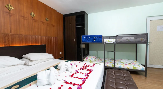 Четырёхместный семейный номер Standard с балконом Hotel Sole