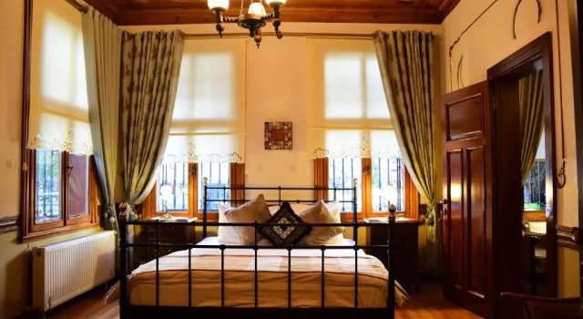 Четырёхместный номер Standard Ottoman Suites by Sera House