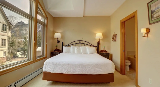 Er9 Elk Run 4 Bd 4.5 Ba 4 Bedroom Townhouse by RedAwning
