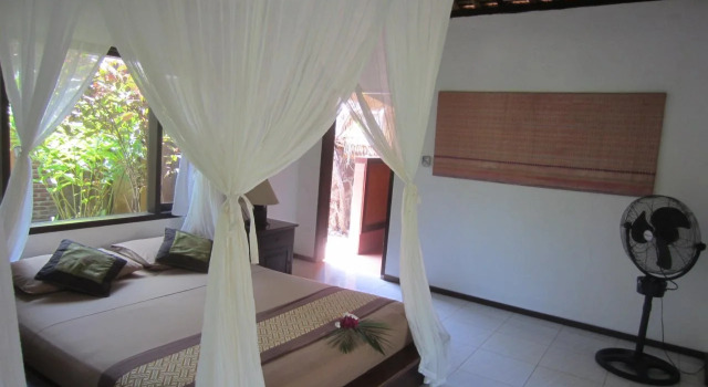 Gili Hideaway, Забронировать Отель Недорогие отели Гилей Траванган, рядом с Порт Гили Траванган, недорого