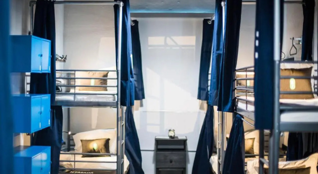 Кровать в общем номере Nomada Urban Beach Hostel- Calle Loiza
