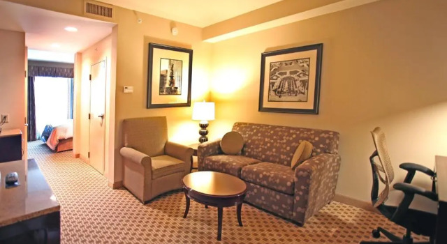 Полулюкс Hilton Garden Inn Cincinnati Blue Ash