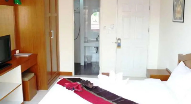 Kata Beach Center Hotel