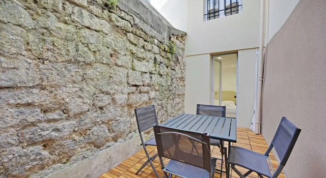 Modern Apartment With Terrace