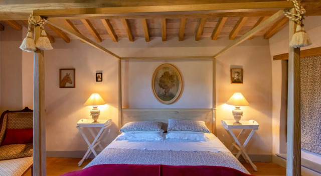From the moment you enter the gates of the majestic driveway to the villa until you arrive at this b-La Colonica, Varaa Villa Orvieto Umbria