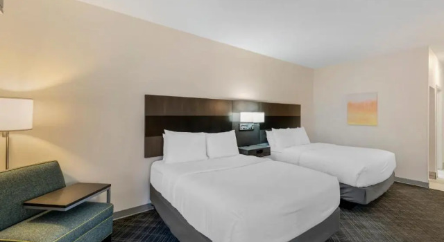 Четырёхместный номер Superior Comfort Inn & Suites Andrews