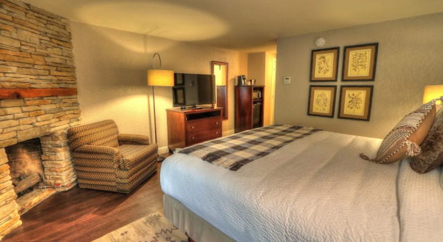 Двухместный номер Standard с балконом River Edge Inn