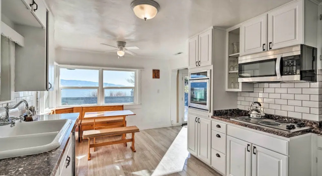 Коттедж Waterfront Cottage w/ Private Pool & Lake View!