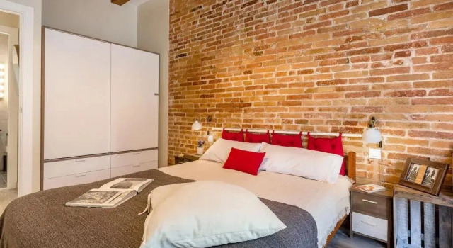1 BR Vintage Suite with Balcony - HOA 42158