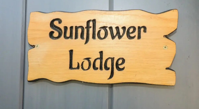 Коттедж Sunflower Lodge