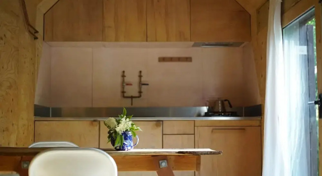 Off-grid Cork Cabin With It's Own Island, Rezervați Casă de vacanță Hoteluri în Gillingham cu parcare, Parcare