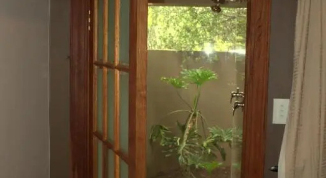 Люкс Tuskers Bush Lodge B&B