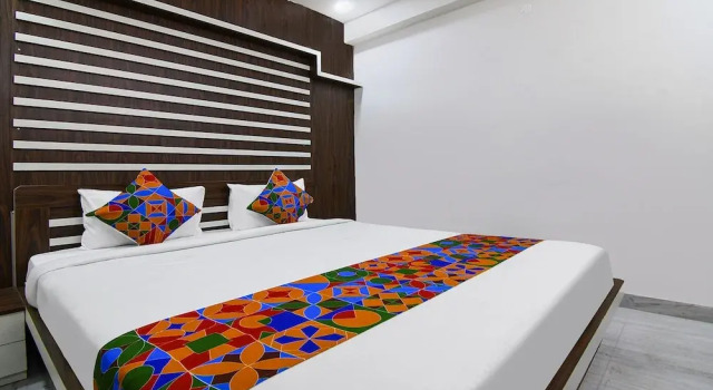Номер Deluxe FabHotel Majestic Suite