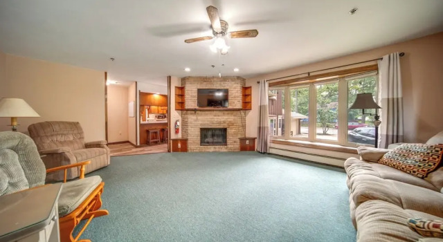 Group-friendly Lake Erie Getaway w/ Private Yard, Buchen Sie Ferienhaus Conneaut Ohio