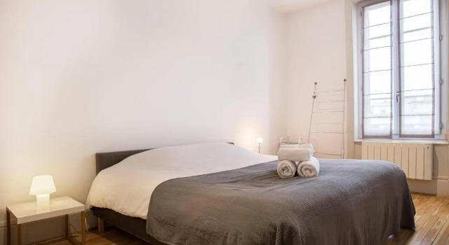LA SUITE DES CÈDRES - T3 Lyon 3, Rezerwuj Apartament Hotele w Rhône z parkingiem, Parking