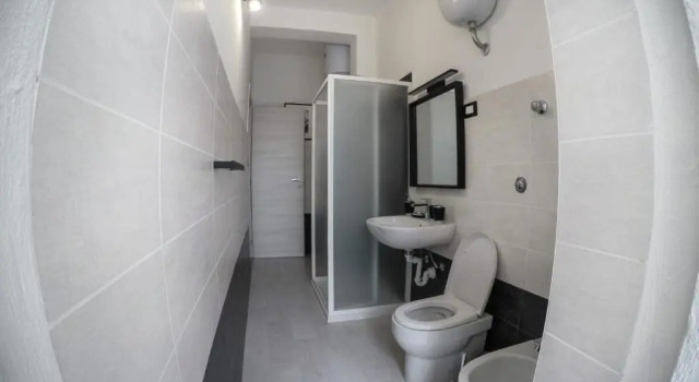 Коттедж с 3 комнатами Black&White guest house