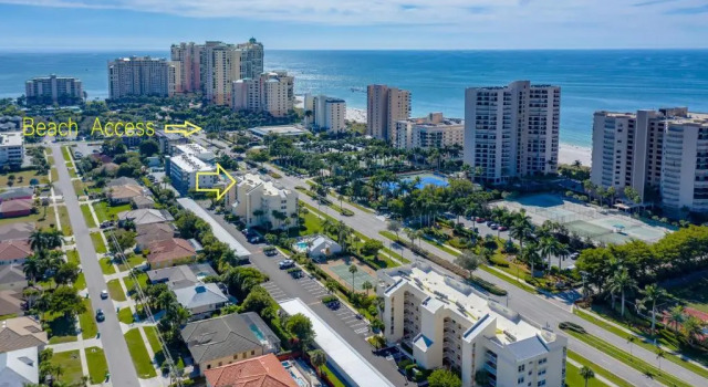 Free Beach Access at this Updated 2 Bed 2 Bath, Забронировать Отель Отели Марко-Айленд с бассейном, рядом с Дом творчества Марко-Айленд, Бассейн