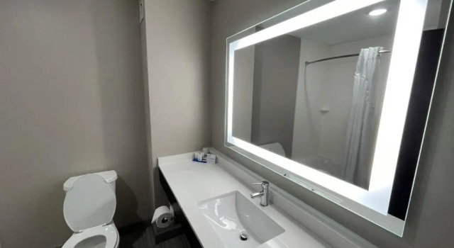 Люкс с 2 комнатами Holiday Inn Express Hotel and Suites Ada by IHG