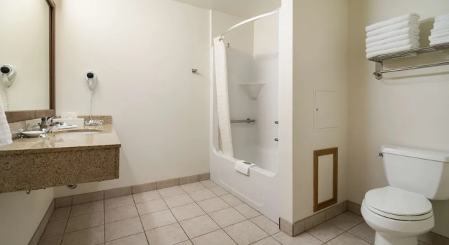 Семейный люкс Best Western Golden Spike Inn & Suites