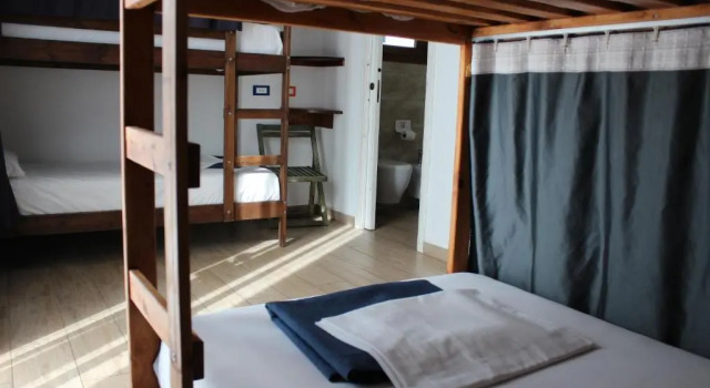 Кровать в общем номере (женский номер) Timbuktu Hostel