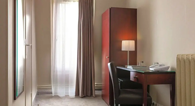 Номер Standard Hotel Saint Cyr Etoile