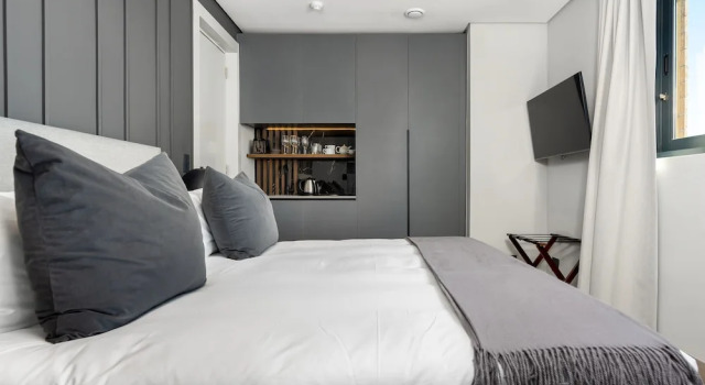 Студия Classic One Calais Luxury Apartments