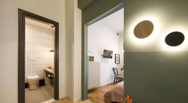 Couple's Getaway by GHH, Забронировать Отель Афины Острова Саронического залива - Аттика, рядом с Theocharakis Foundation